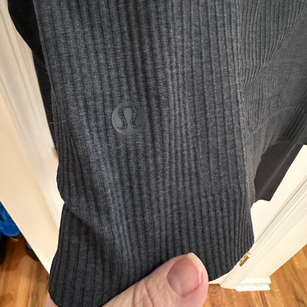 Lululemon ebb to Street cropped long sleeve - Picture 3 of 3